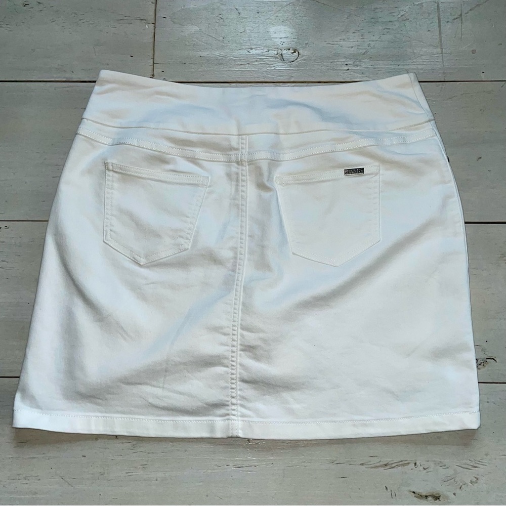 S. C. & Co. White Mini Skirt with Shorts Underneath Size L Front & Back Pockets - Picture 2 of 11